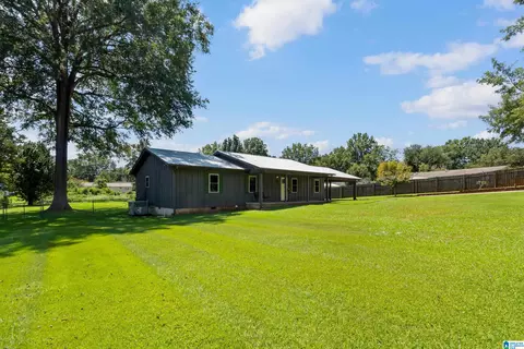 2102 Bentley Dr, Sylacauga, AL 35150