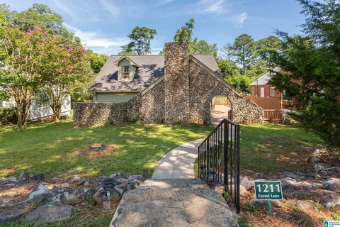 1211 Forest Ln, Anniston, AL 36207