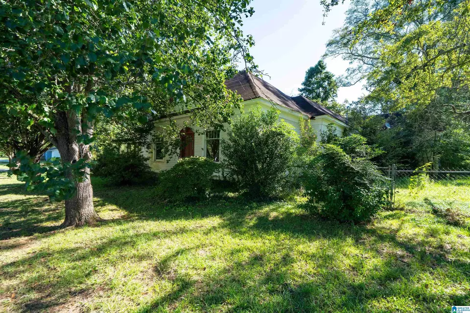 Exterior - 20 3rd Ave, Lincoln, AL 35096 photo 2 of 5