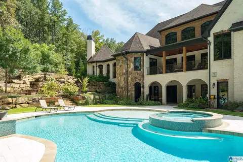 107 Cahaba Oaks Ln, Indian Springs Village, AL 35124