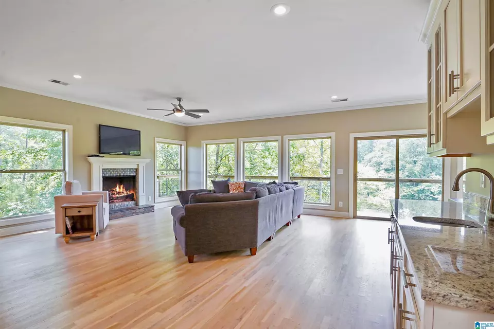 Living - 290 Paint Creek Overlook, Sylacauga, AL 35151 photo 2 of 9