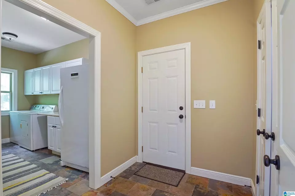 Entry Way - 290 Paint Creek Overlook, Sylacauga, AL 35151 photo 4 of 4