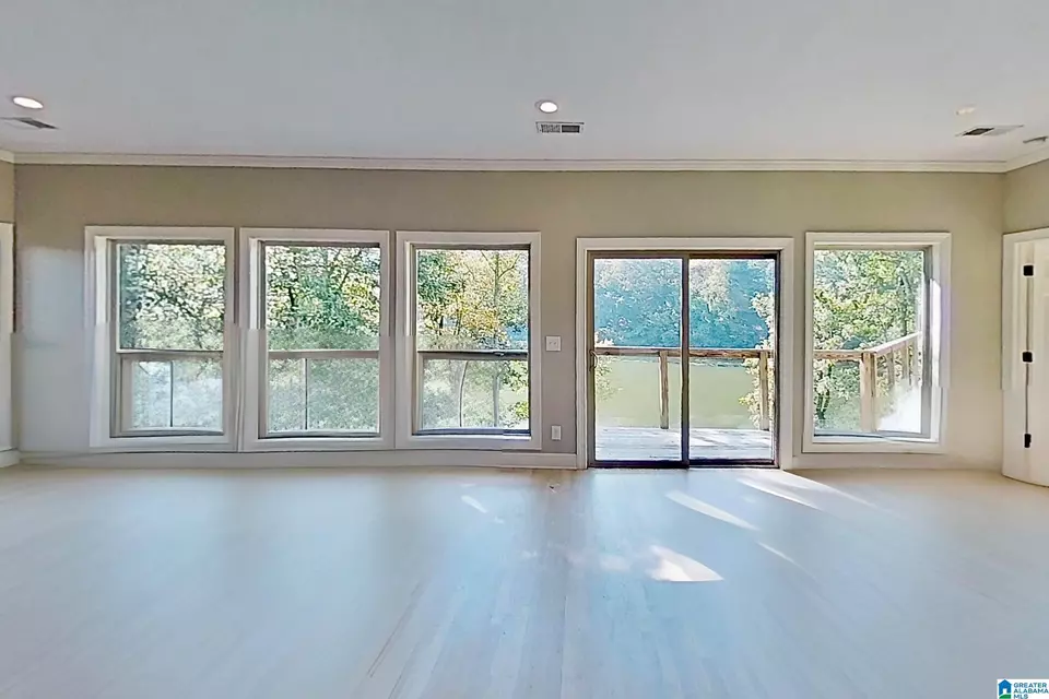 Living - 290 Paint Creek Overlook, Sylacauga, AL 35151 photo 6 of 9