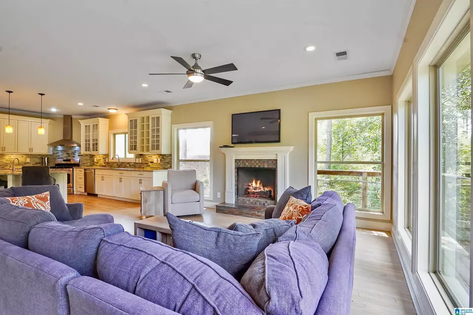 Living - 290 Paint Creek Overlook, Sylacauga, AL 35151 photo 5 of 9
