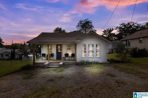 307 C St N, Oneonta, AL 35121