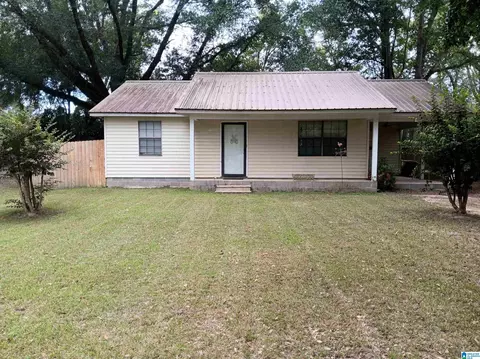 215 Greenbriar St, Selma, AL 36701