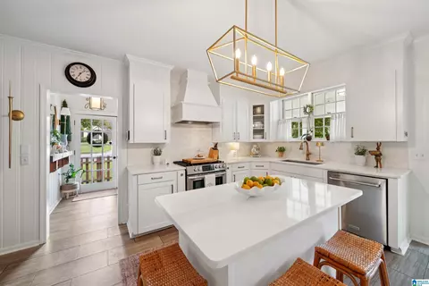 Kitchen - 400 4th Ave, Oneonta, AL 35121 photo 3 of 3