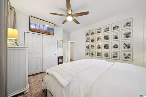 Bedroom - 400 4th Ave, Oneonta, AL 35121 photo 2 of 6