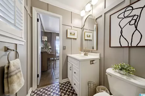 Bath - 400 4th Ave, Oneonta, AL 35121 photo 1 of 6