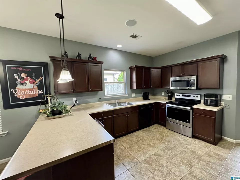 Kitchen - 1291 Washington Dr, Moody, AL 35004 photo 2 of 2