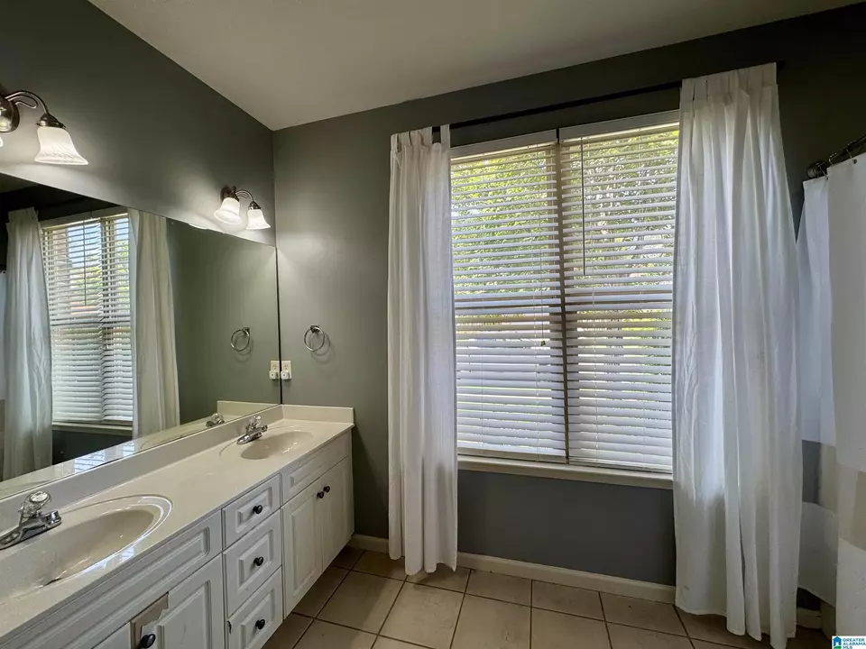 Bath - 1291 Washington Dr, Moody, AL 35004 photo 1 of 3
