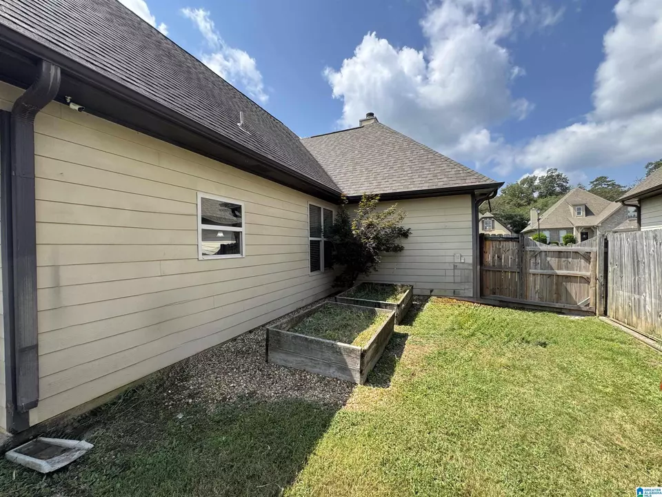 Exterior - 1291 Washington Dr, Moody, AL 35004 photo 5 of 6