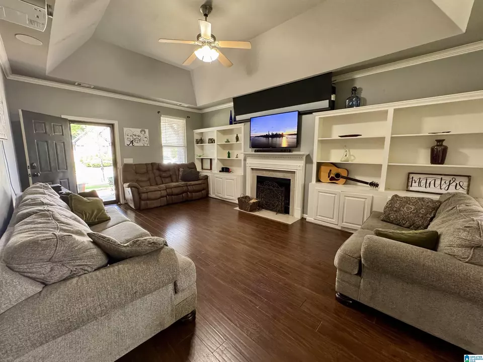 Living - 1291 Washington Dr, Moody, AL 35004 photo 2 of 2