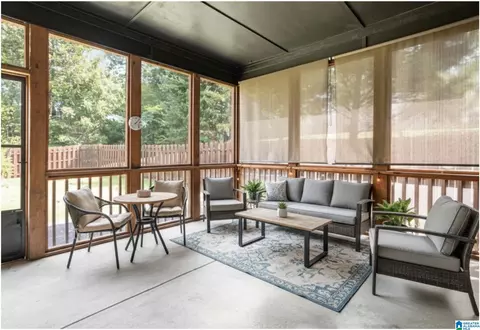 565 Fultonbrook Dr, Fultondale, AL 35068