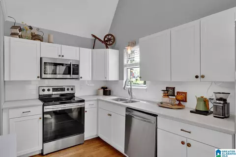 Kitchen - 100 Cape Cod Cir, Alabaster, AL 35007 photo 3 of 4