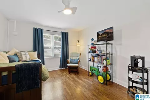 Bedroom - 722 1st Ave, Oneonta, AL 35121 photo 3 of 4