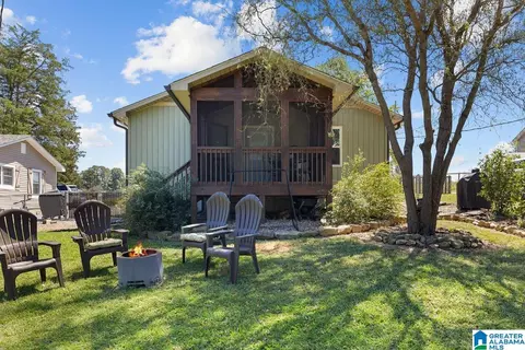 Exterior - 722 1st Ave, Oneonta, AL 35121 photo 4 of 7