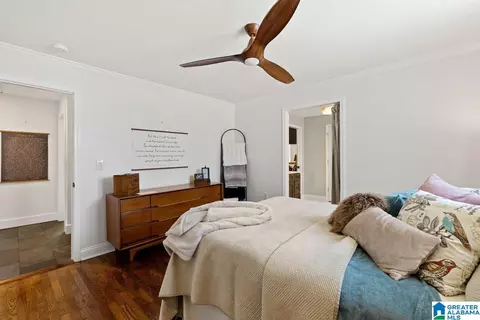 Bedroom - 722 1st Ave, Oneonta, AL 35121 photo 2 of 4