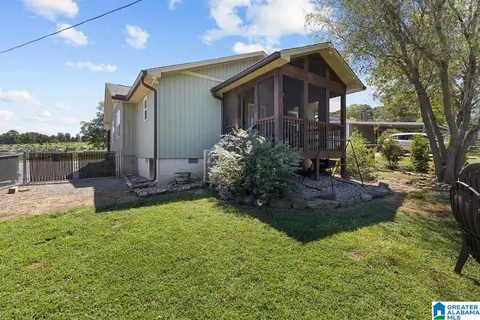 Exterior - 722 1st Ave, Oneonta, AL 35121 photo 5 of 7