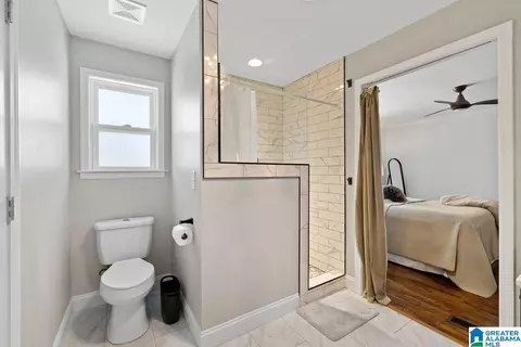 Bath - 722 1st Ave, Oneonta, AL 35121 photo 1 of 2