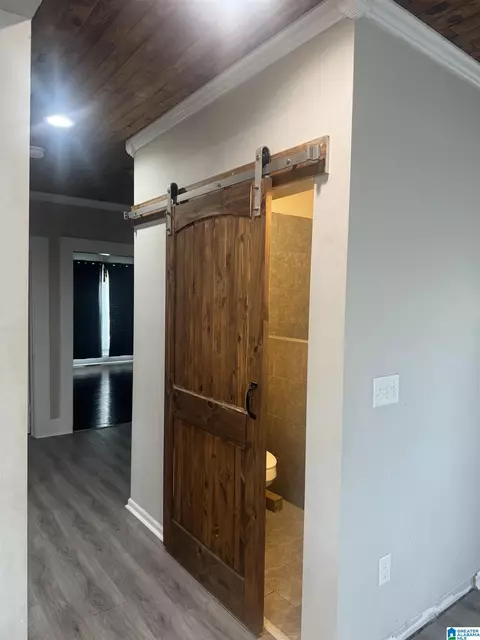 Entry Way - 720 1st Ave, Oneonta, AL 35121 photo 2 of 2