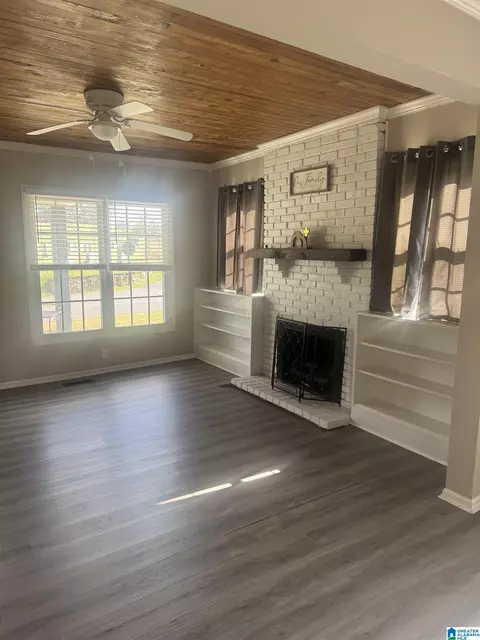 Living - 720 1st Ave, Oneonta, AL 35121 photo 2 of 2