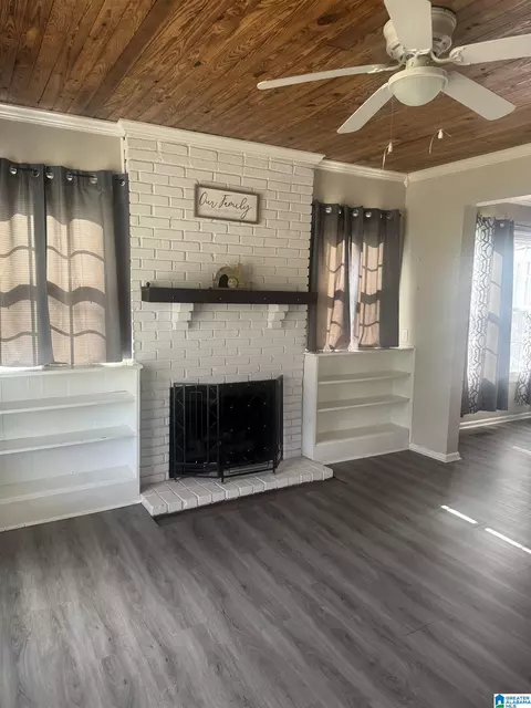 Living - 720 1st Ave, Oneonta, AL 35121 photo 1 of 2