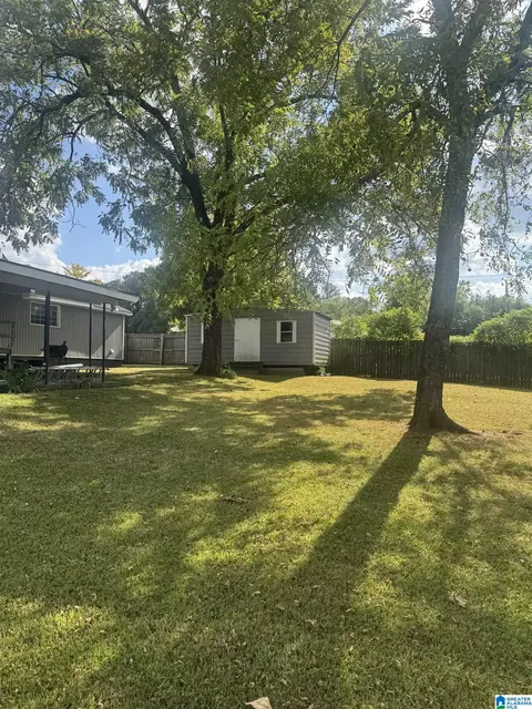 Exterior - 720 1st Ave, Oneonta, AL 35121 photo 2 of 3