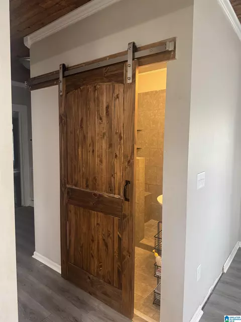 Entry Way - 720 1st Ave, Oneonta, AL 35121 photo 1 of 2