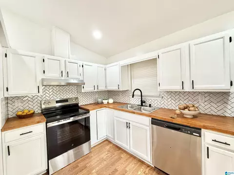 115 Johnson Dr, Hueytown, AL 35023