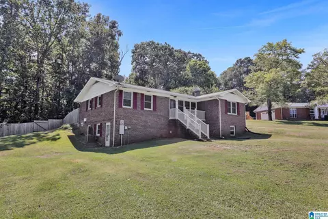712 Windwood Dr, Anniston, AL 36206