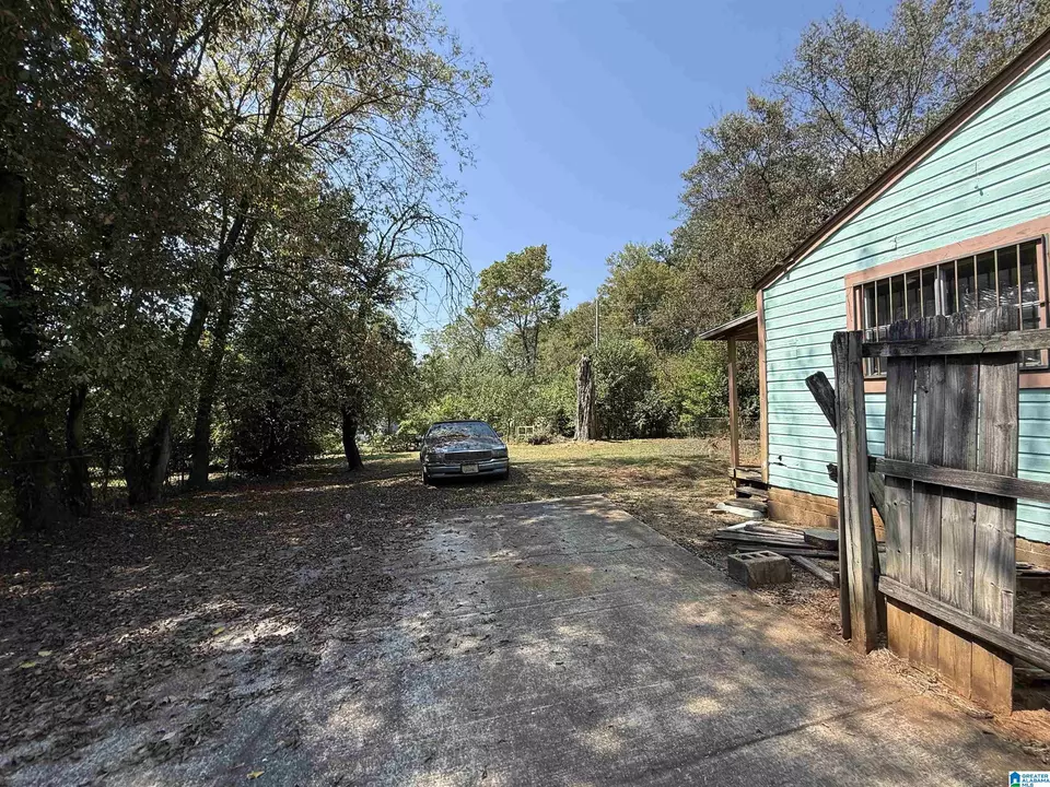 Exterior - 408 Henson St, Midfield, AL 35228 photo 6 of 6