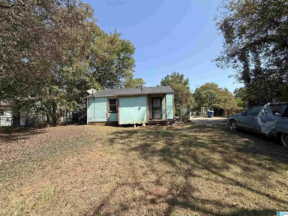 Exterior - 408 Henson St, Midfield, AL 35228 photo 4 of 6