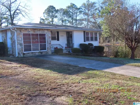 909 Oakland Dr, Fairfield, AL 35064