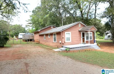 885 Elm St, Talladega, AL 35160