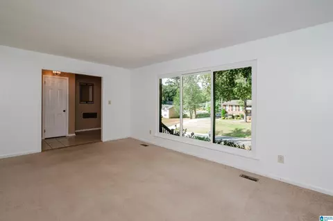 Living - 1807 Apache Way, Alabaster, AL 35007 photo 5 of 9