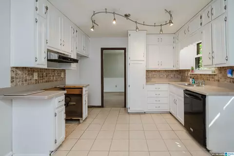 Kitchen - 1807 Apache Way, Alabaster, AL 35007 photo 1 of 5