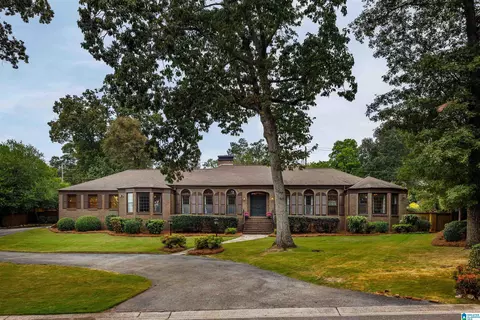 3812 Valley Head Rd, Mountain Brook, AL 35223