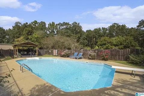 Exterior - 103 Windover Dr, Clanton, AL 35045 photo 5 of 11