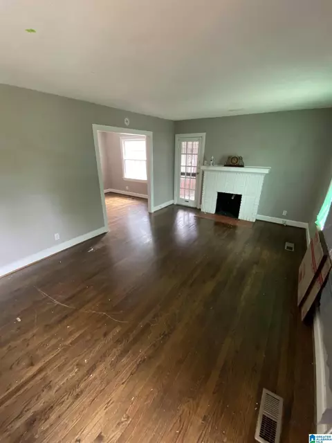 Living - 901 7th St W, Birmingham, AL 35204 photo 1 of 2