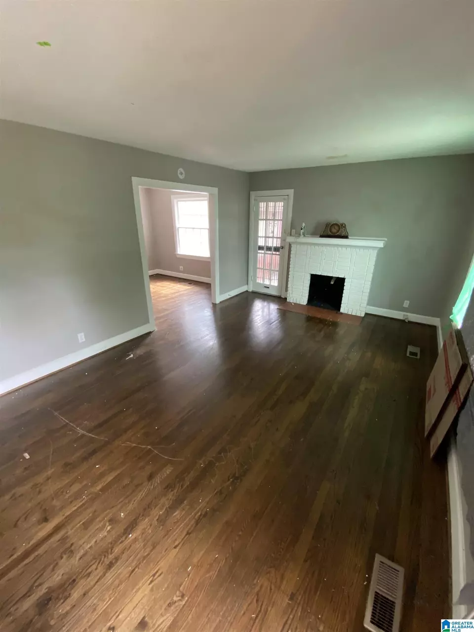 Living - 901 7th St W, Birmingham, AL 35204 photo 1 of 2