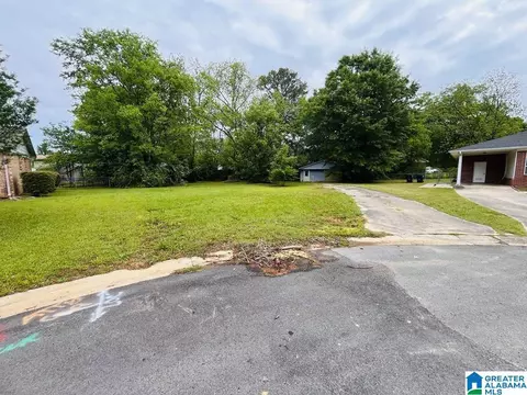 764 Belmont Cir #11, Hueytown, AL 35023