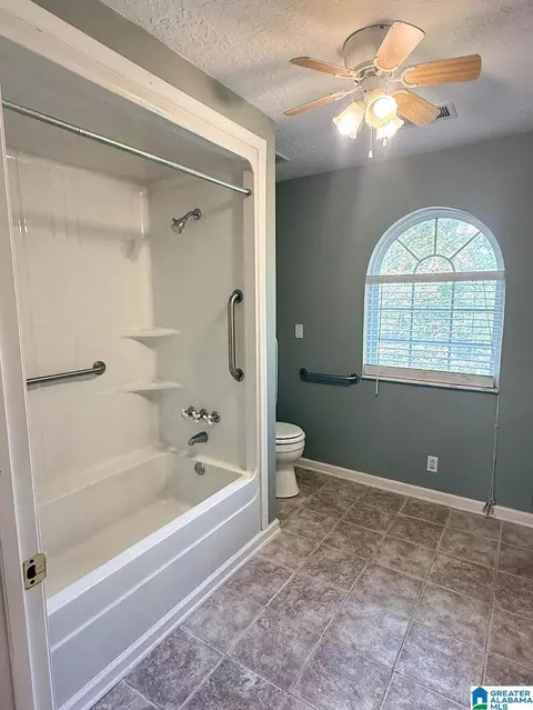 Bath - 506 Quarry Rd, Glencoe, AL 35905 photo 8 of 10