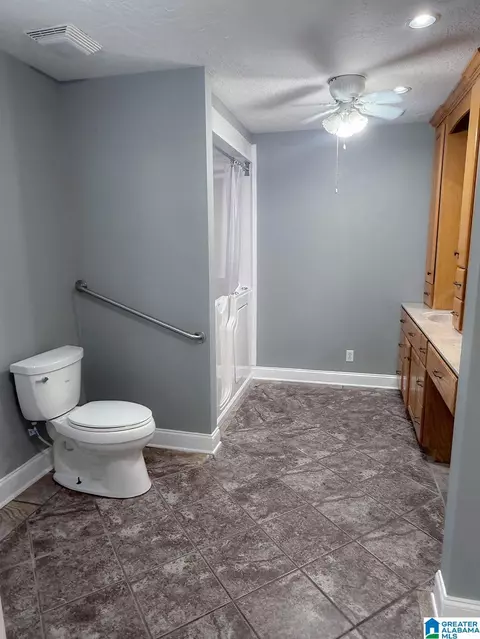 Bath - 506 Quarry Rd, Glencoe, AL 35905 photo 3 of 10