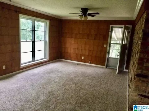 Living - 707 3rd St N, Clanton, AL 35045 photo 2 of 3