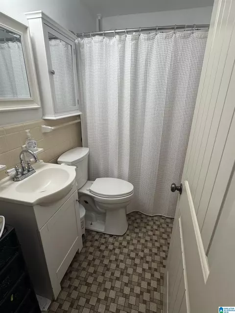 Bath - 707 3rd St N, Clanton, AL 35045 photo 1 of 1