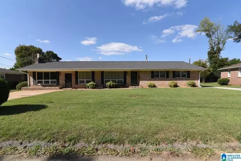 104 Ivanhoe Ln, Rainbow City, AL 35906
