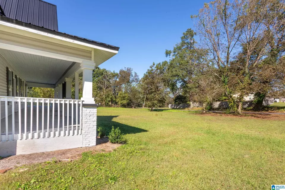 Exterior - 424 7th Ave, Ashville, AL 35953 photo 6 of 9