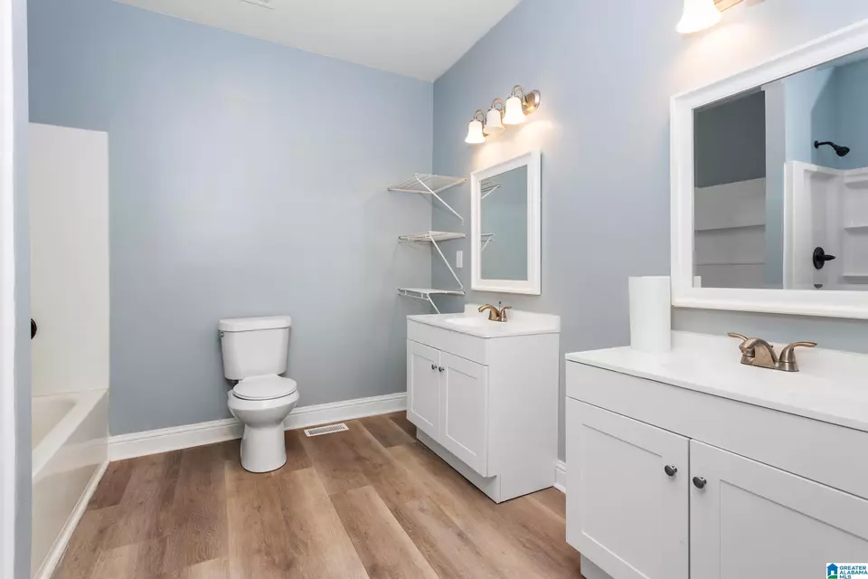 Bath - 424 7th Ave, Ashville, AL 35953 photo 1 of 7