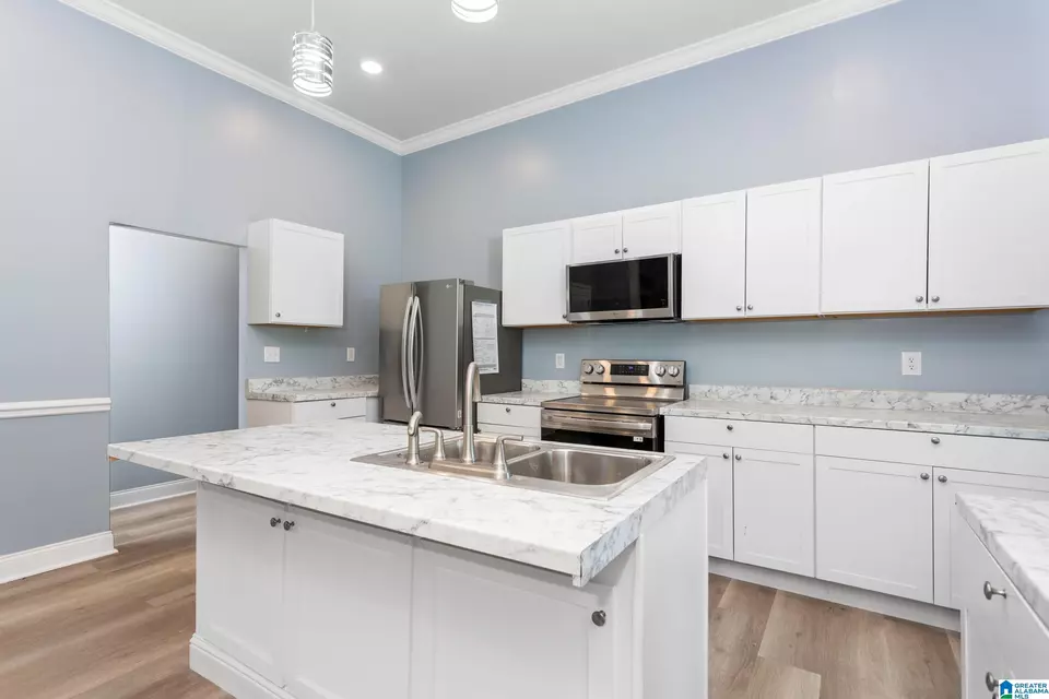 Kitchen - 424 7th Ave, Ashville, AL 35953 photo 2 of 3